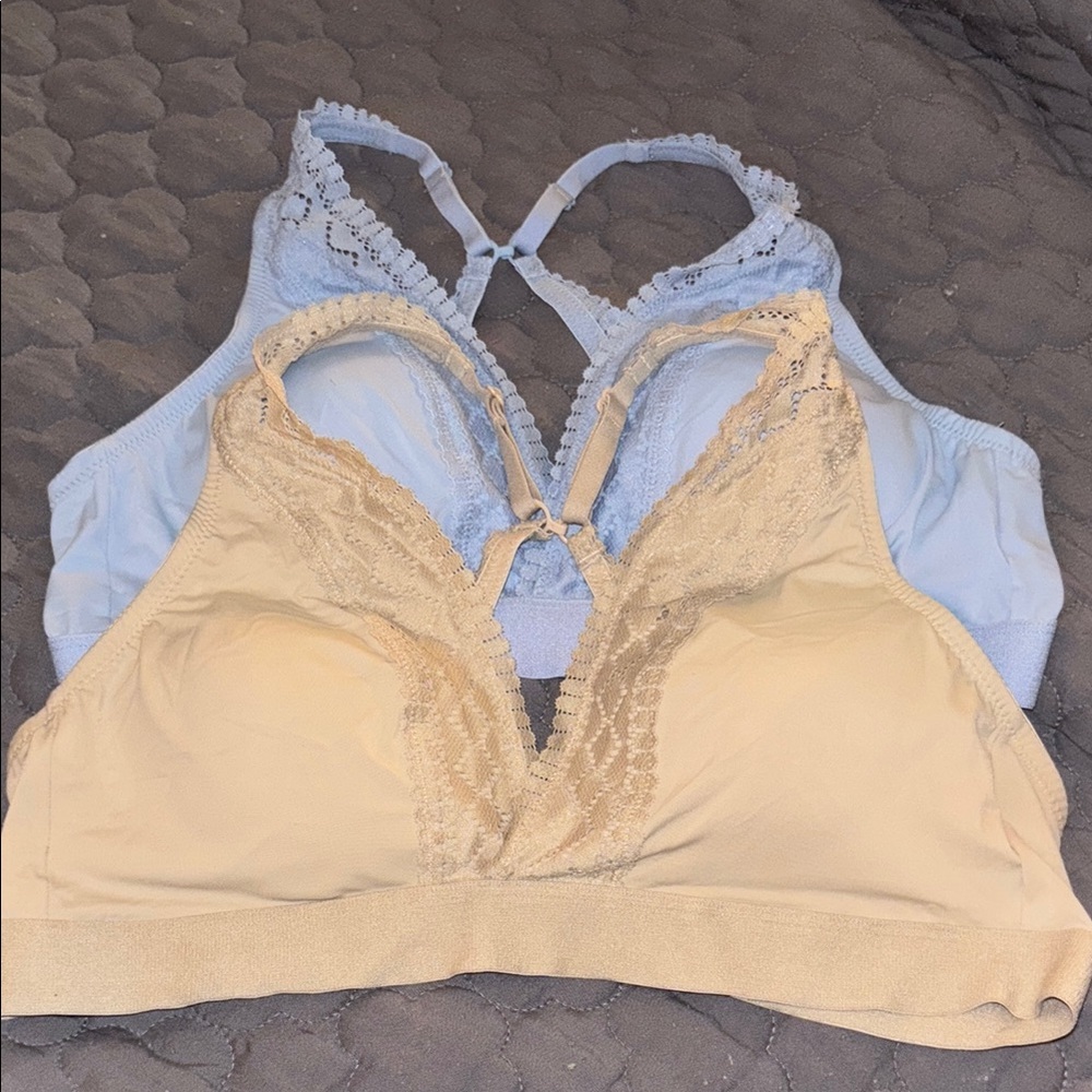 Bali Cream and Blue Lace Trim Bras